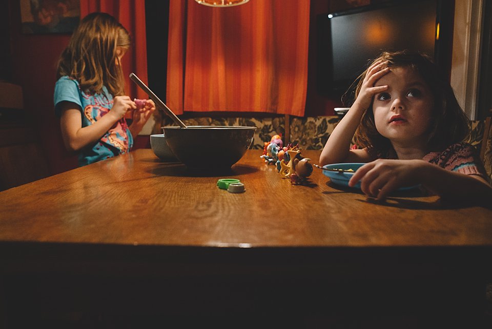 Kids eating dinner - Family Documentary Photography