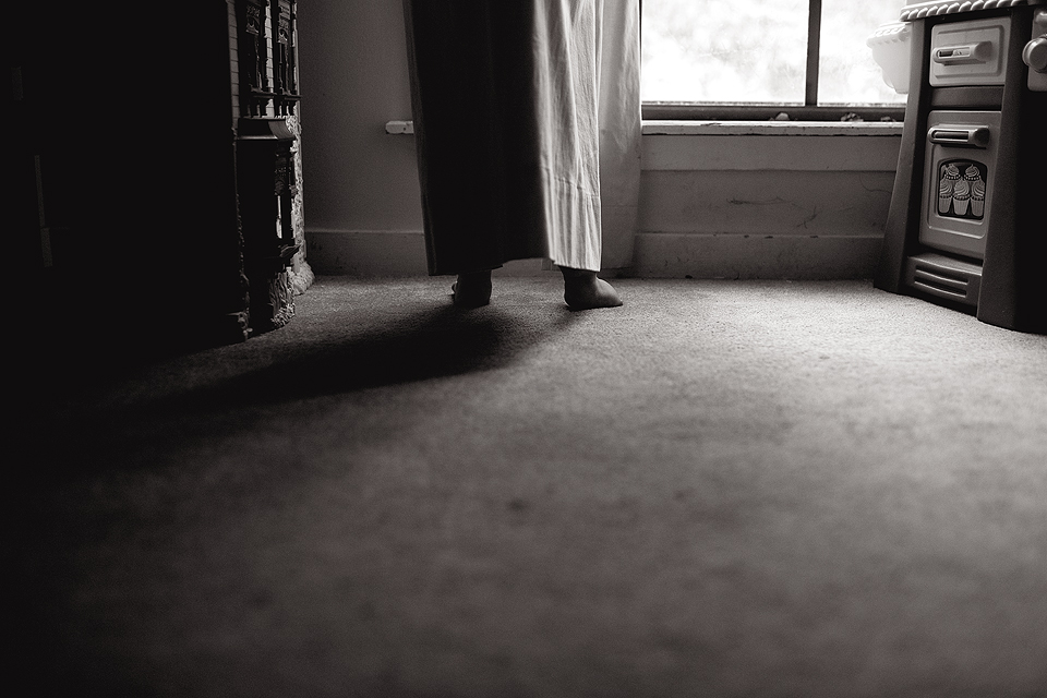 child hiding in curtain - Family documentary photography