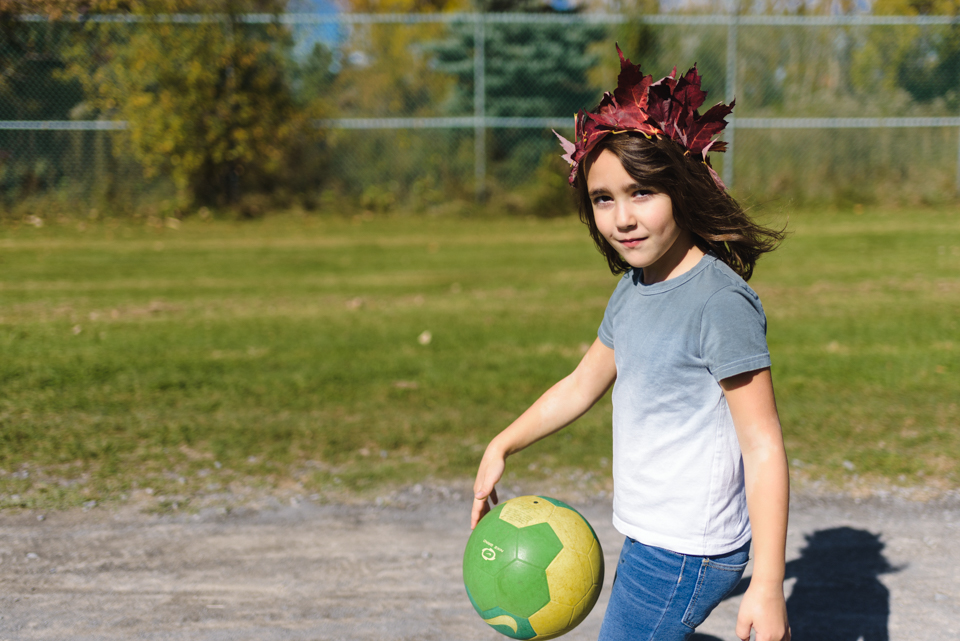 girl with leaf crown - documentary family photography