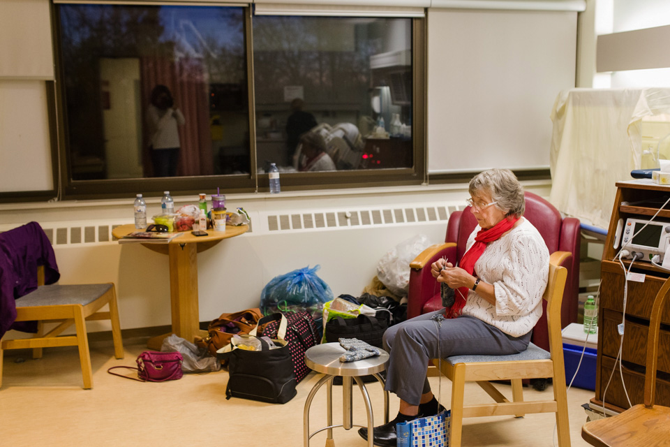older woman knits in hospital - Family Documentary Photography