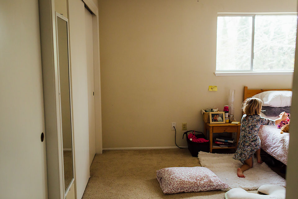 girl playing on bed - Family Documentary Photography