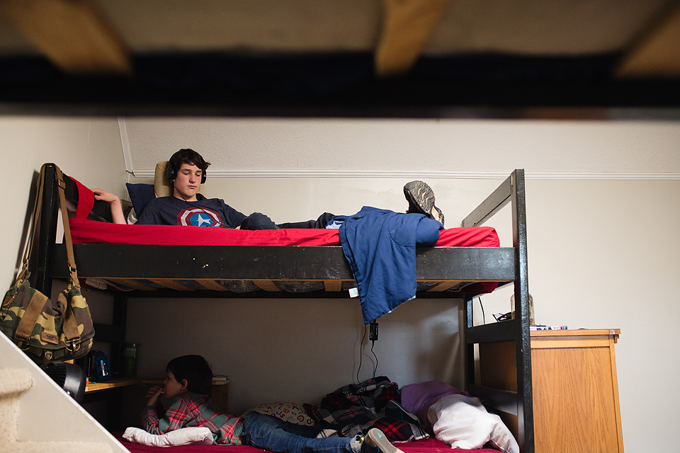 Kids in bunk beds - Documentary Family Photography