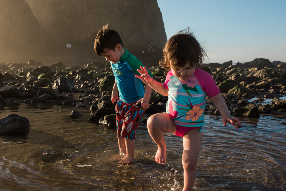 kids splash in tide pool - Documentary Family Photography
