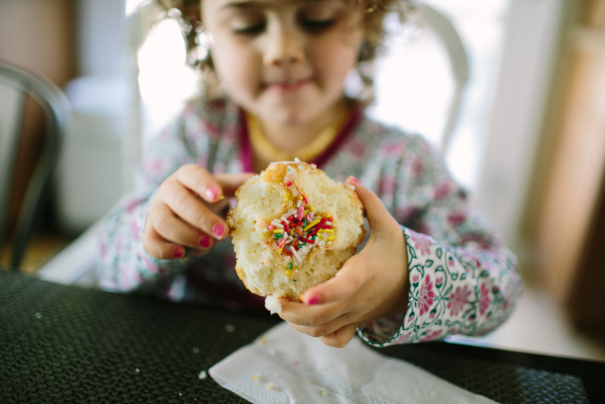 Girl eating dougnut - Documentary Family Photography
