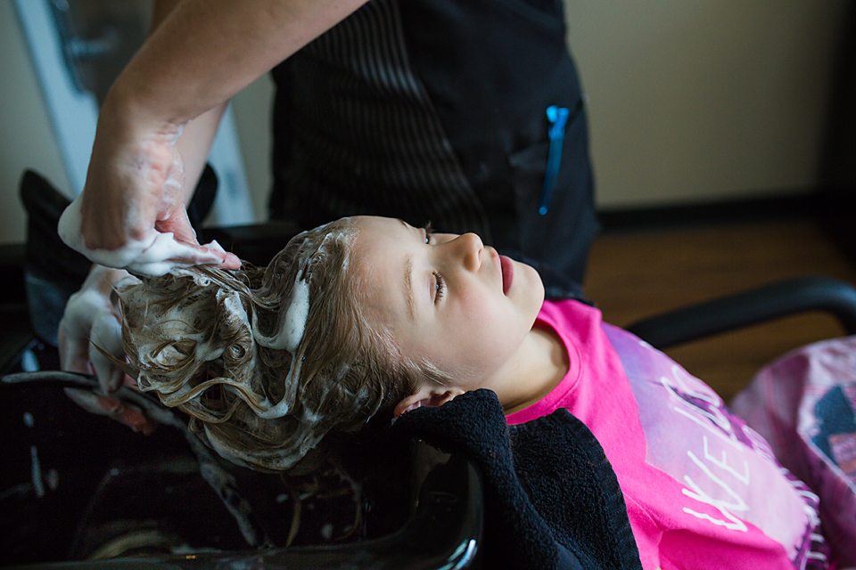 girl getting hair washed - Documentary Family Photograpy