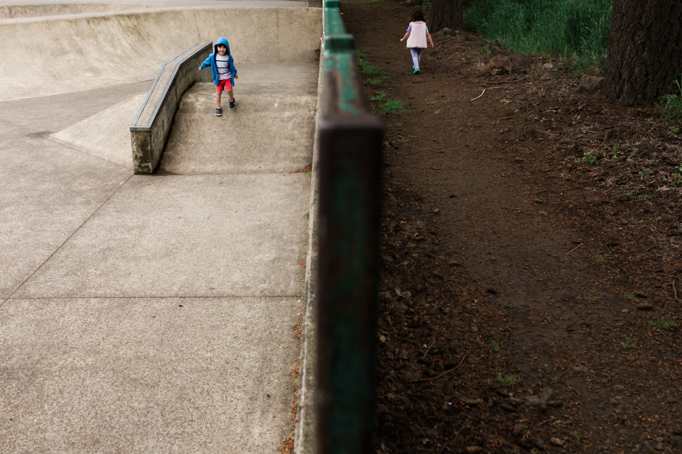 Kids walking at park - Documentary Family Photography