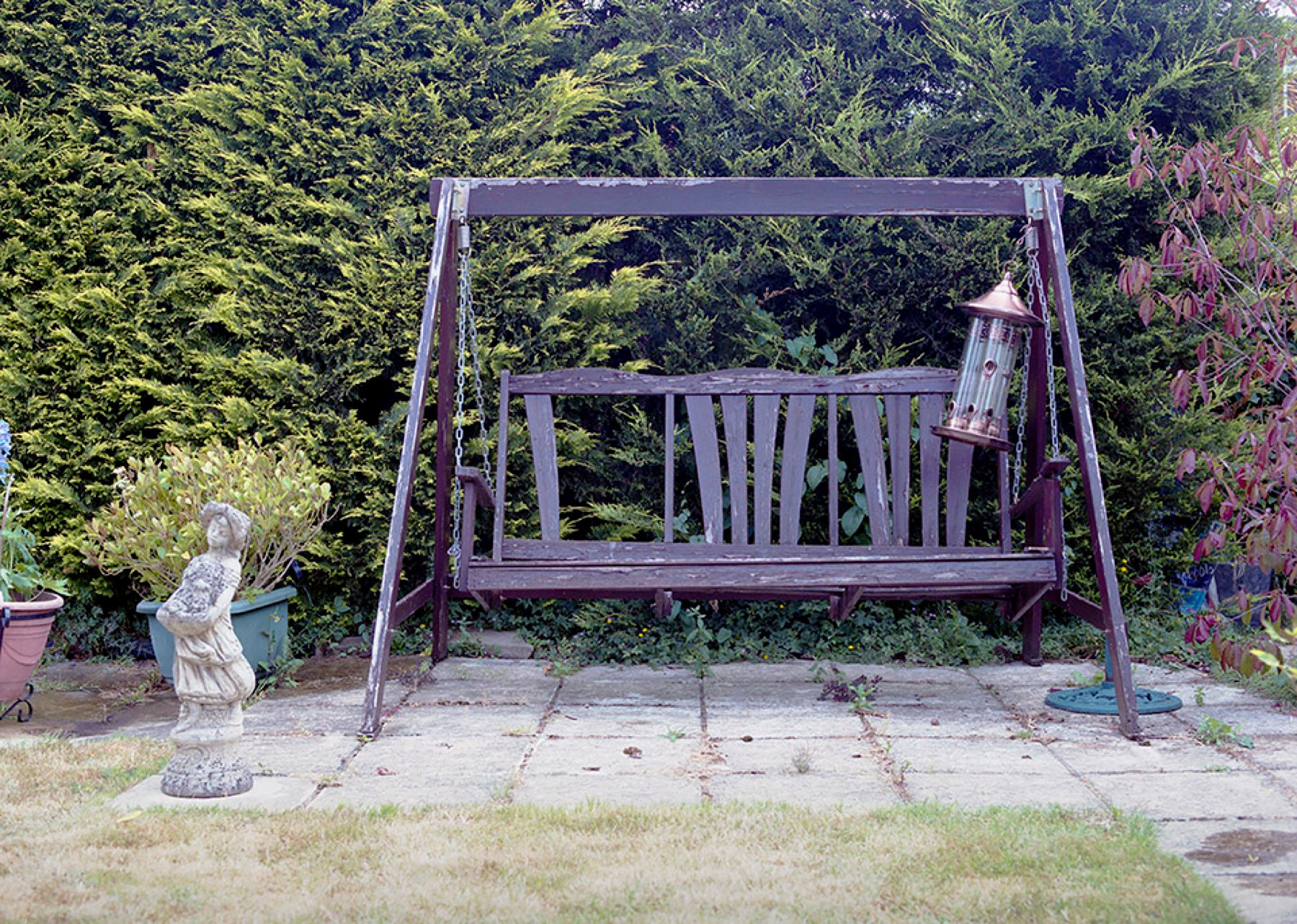 broken patio swing - Documentary Family Photography