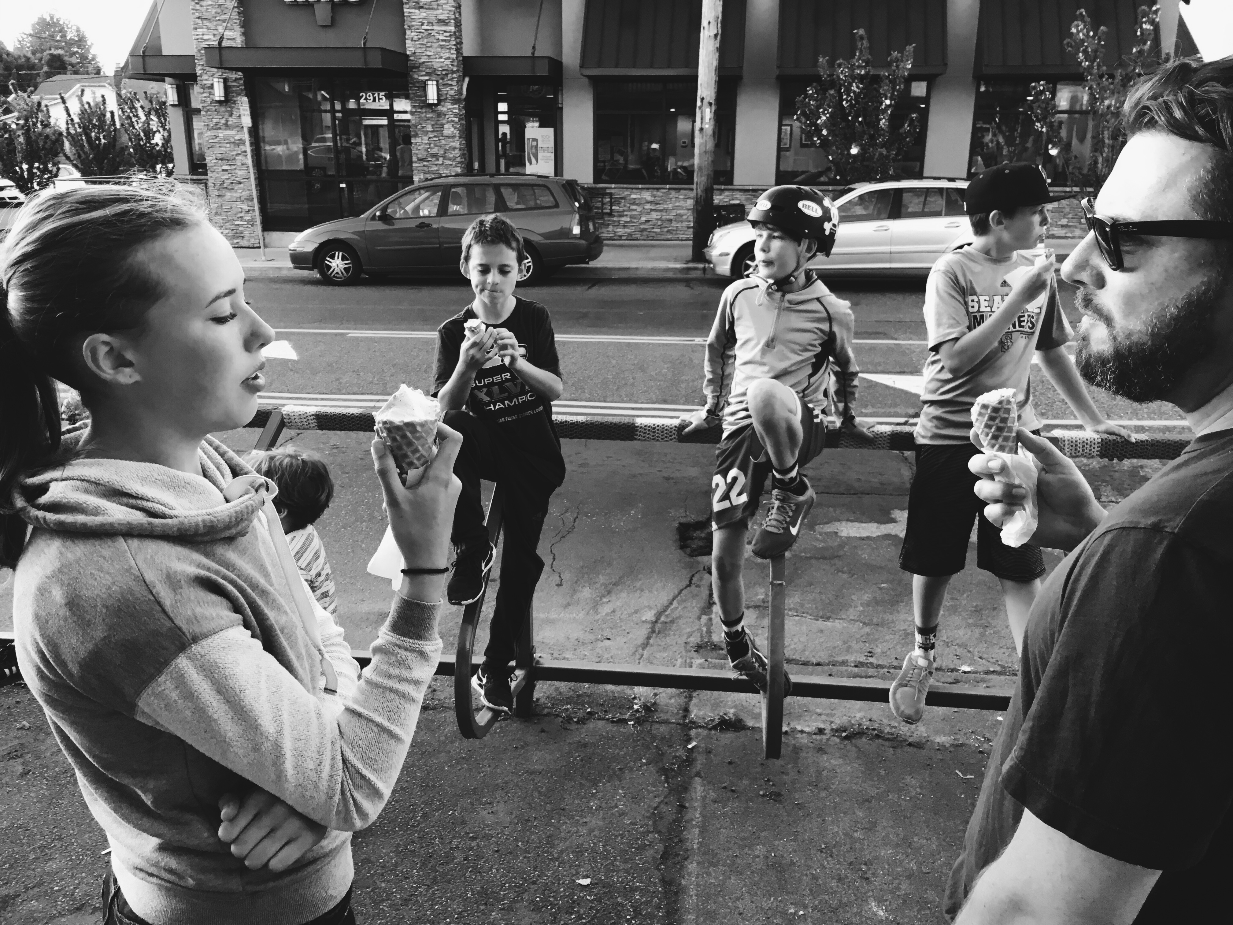 family eating ice cream - Documentary Family Photography