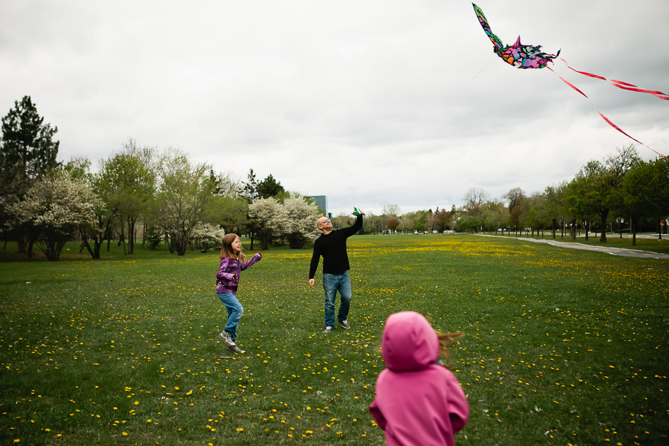 Family plays in field - Documentary Family Photography