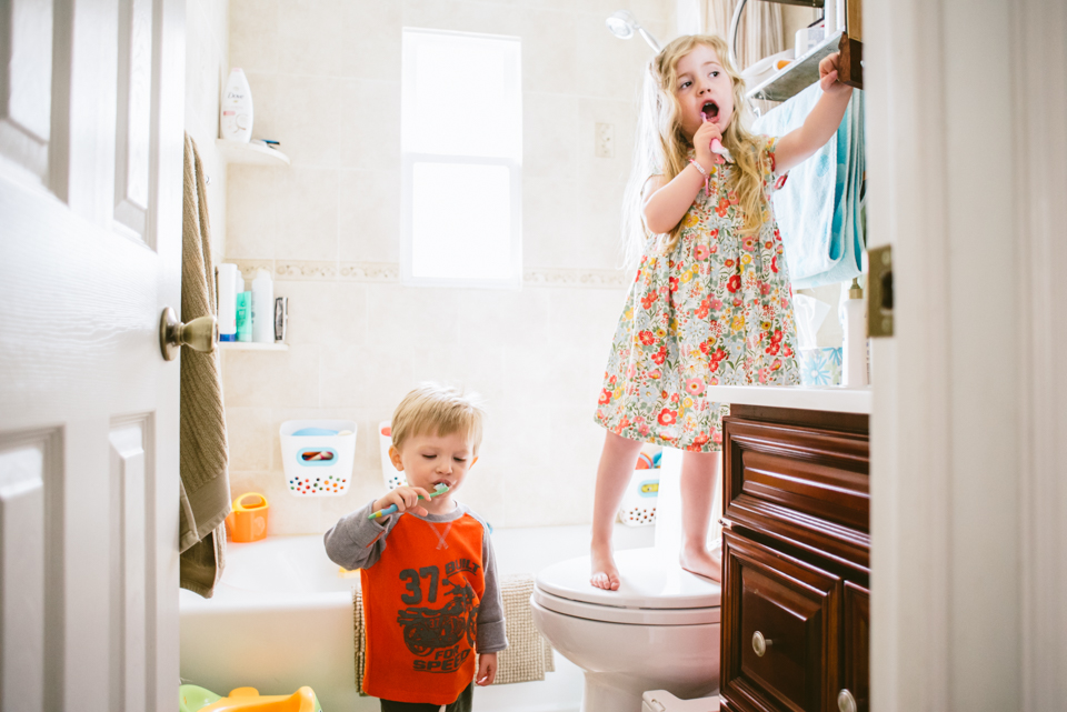kids brushing teeth - Documentary Family Photography
