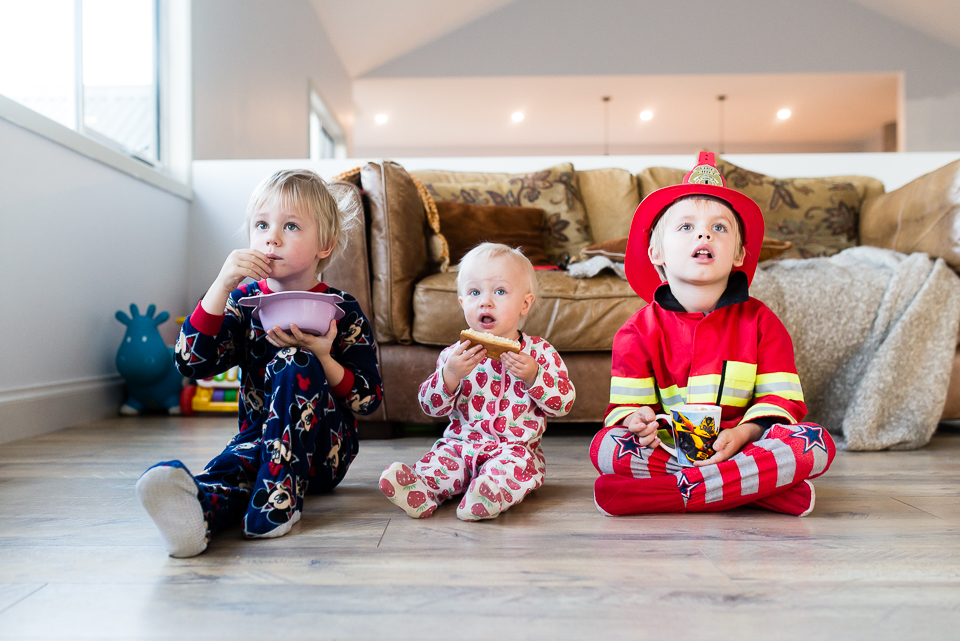 kids watching TV - Documentary Family Photography