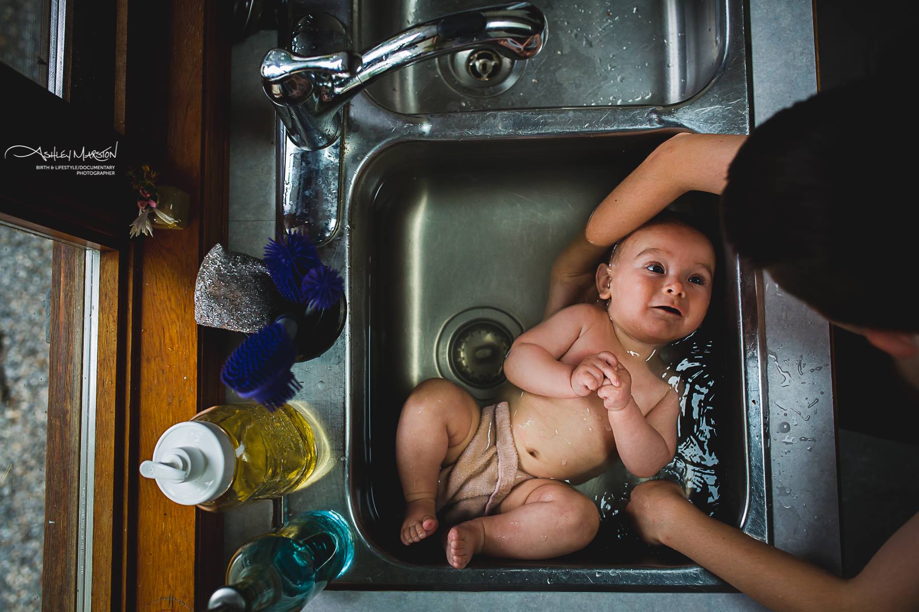 Baby in sink bath - Documentary Family Photography