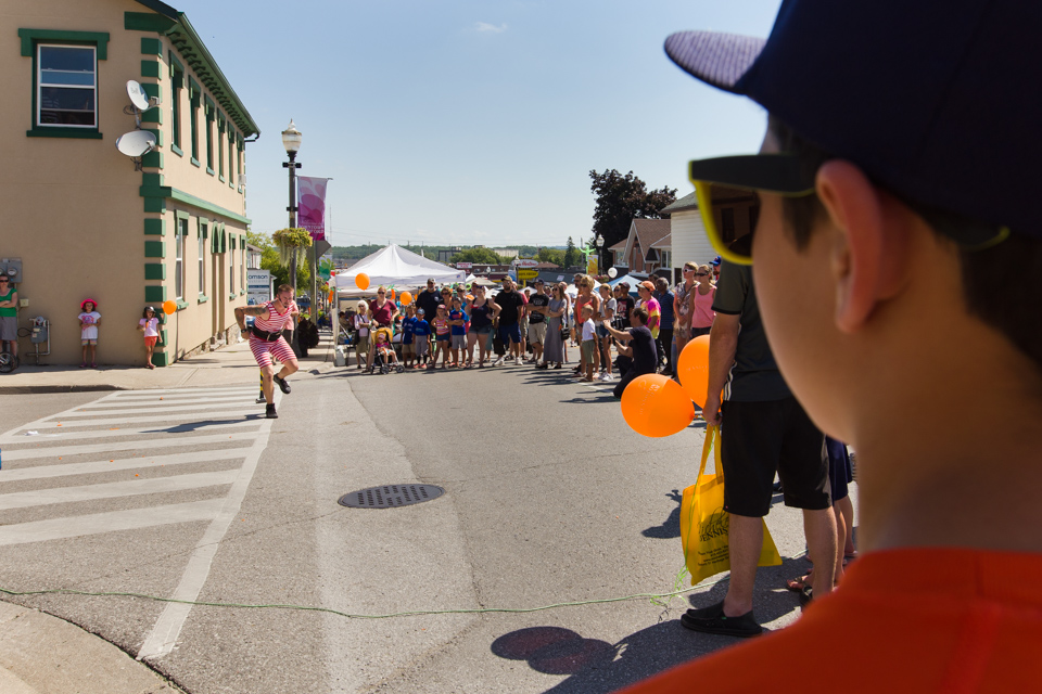 kid watching parade - Documentary Family Photography