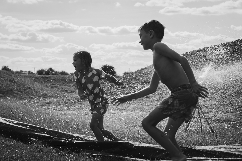 kids play in water - Documentary Family Photography