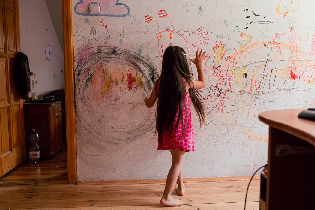 girl at art wall - Documentary Family Photography