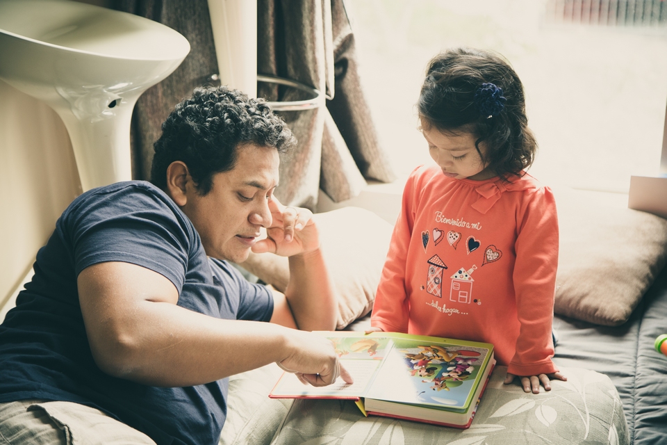 father reads to daughter - https://www.shamoftheperfect.com/september-26-2016/