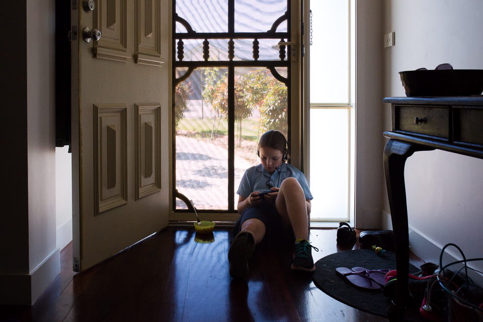 girl playing on ipod