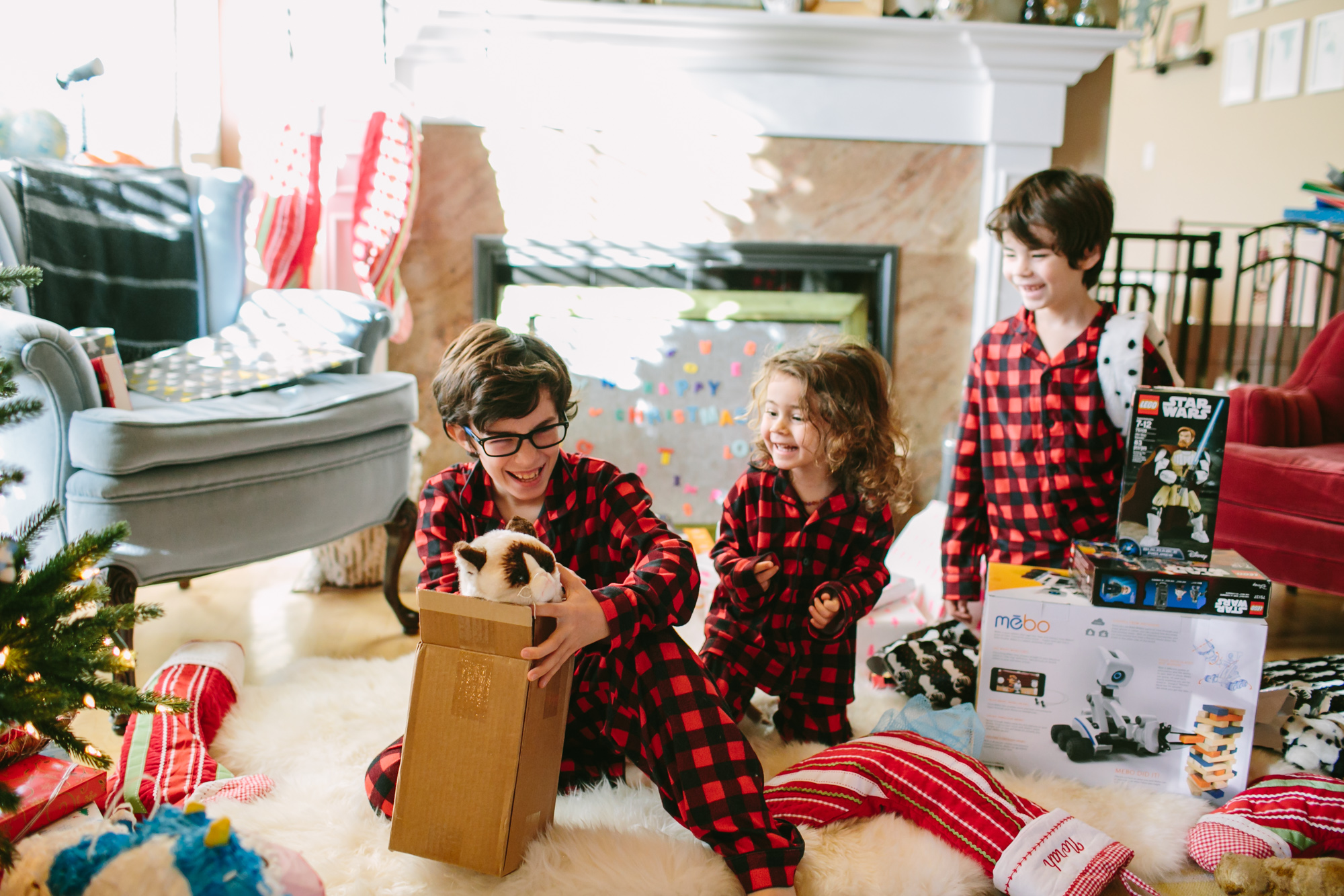 kids on Christmas morning 0 documentary family photography