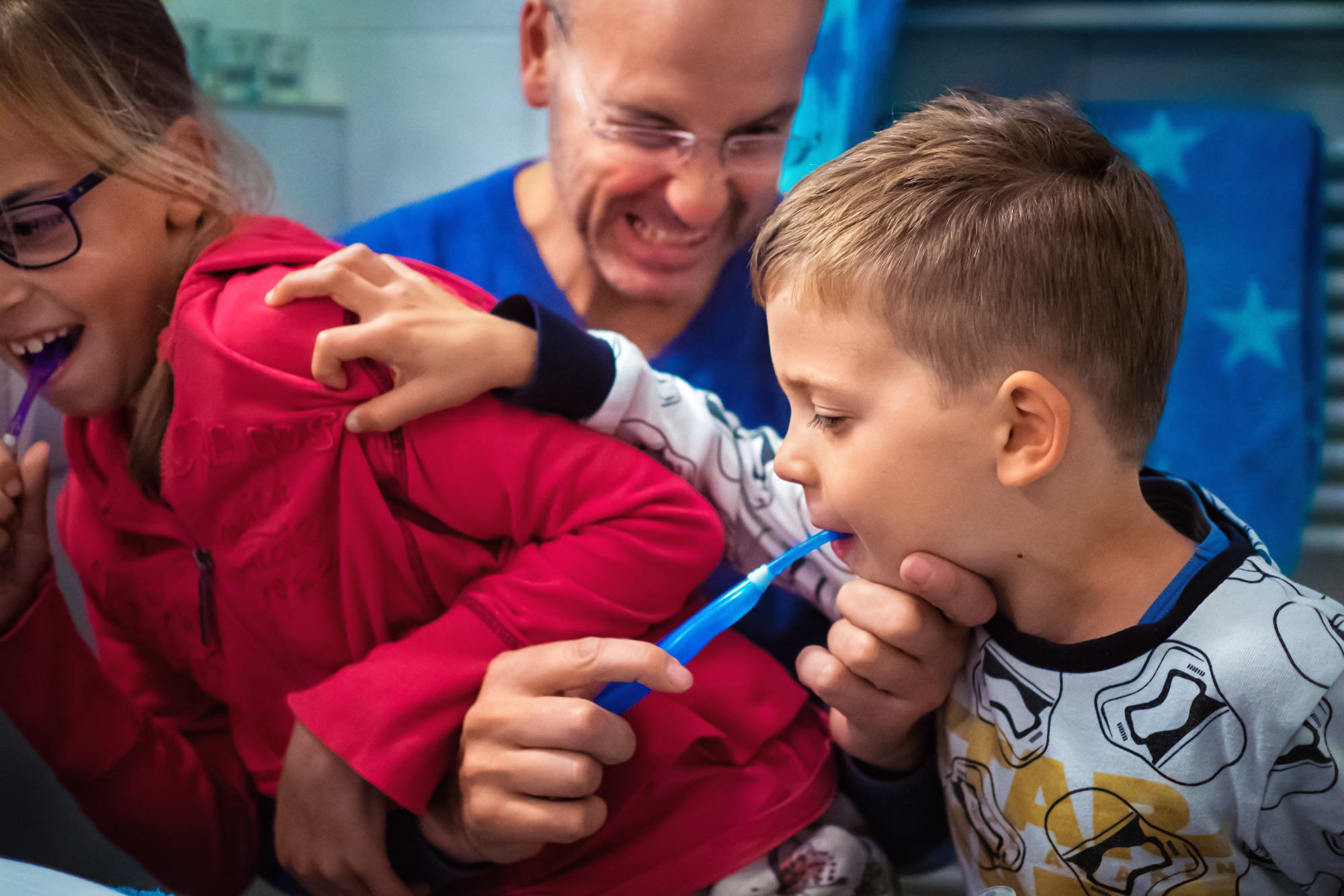 father brushes kids teeth - Documentary Family Photography