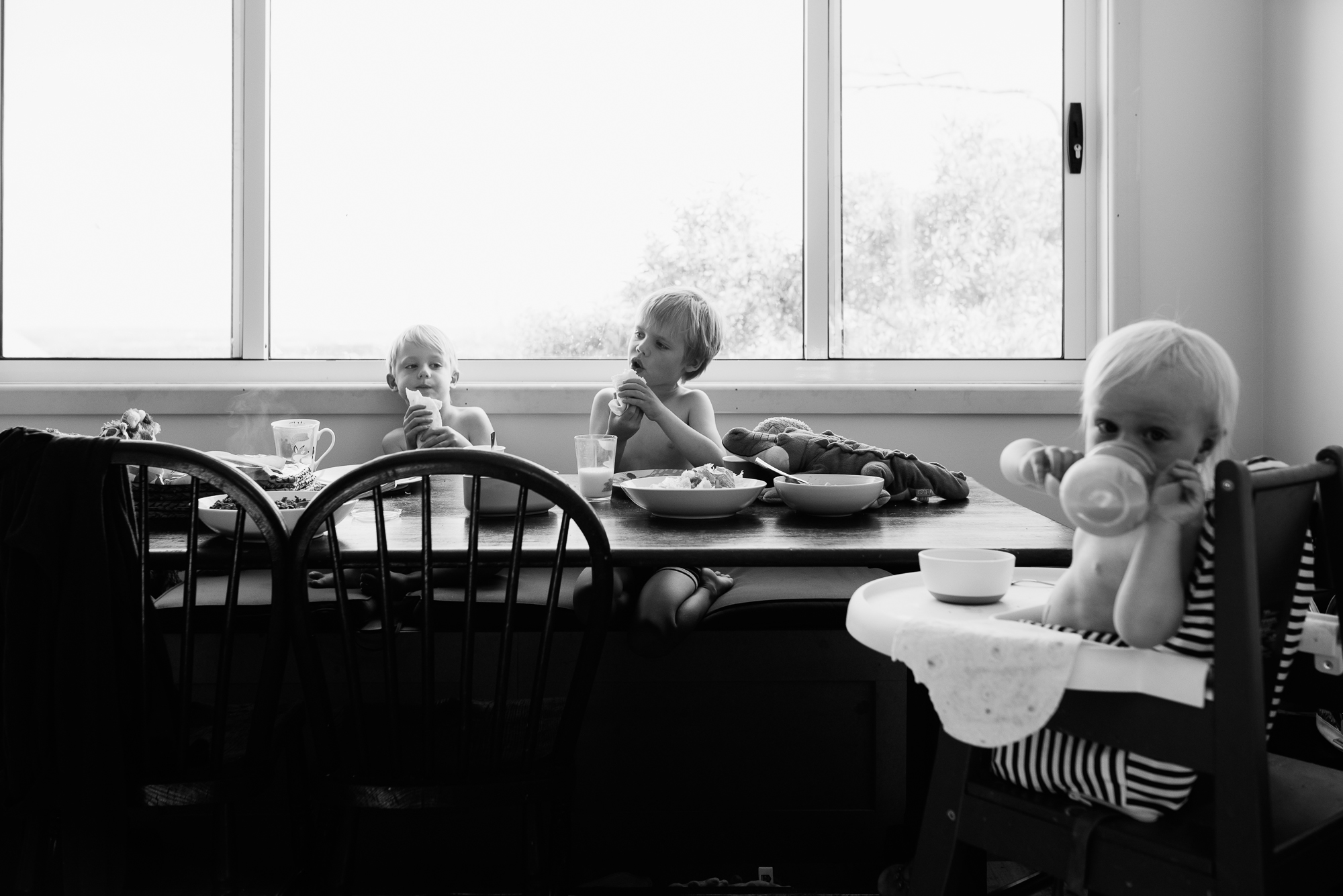 kids eat at table - Documentary Family Photography