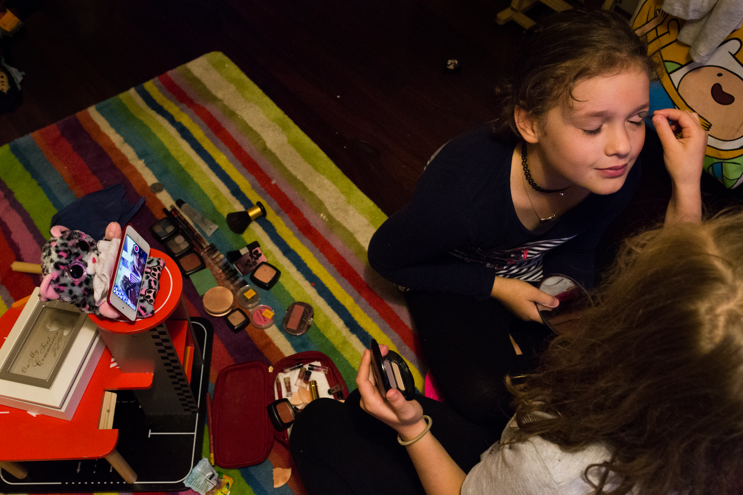 girls create makeup tutorial - Documentary Family Photography