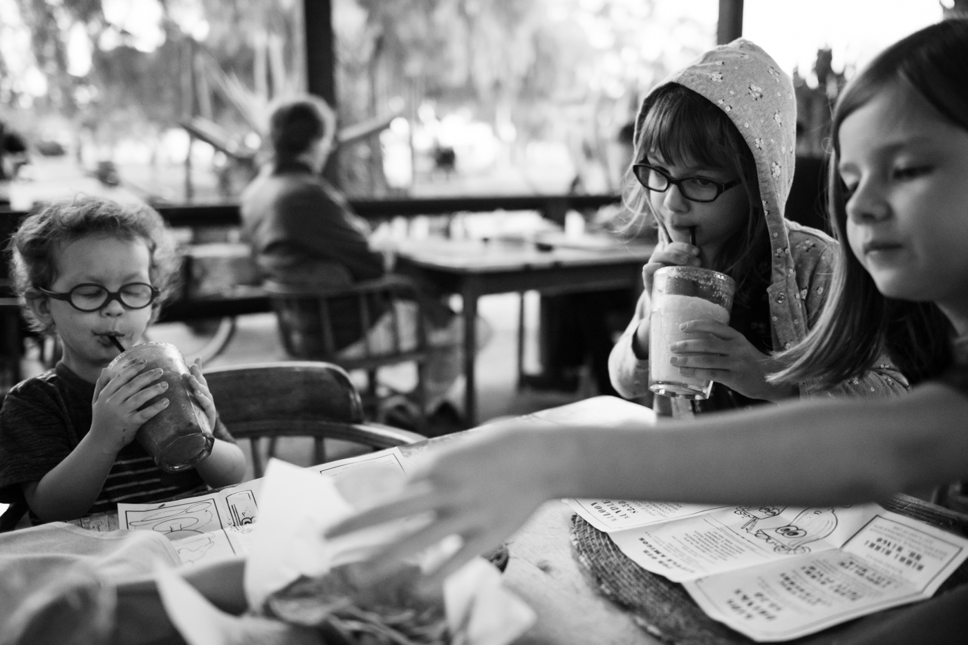 kids eating at restaurant - Documentary Family Photography