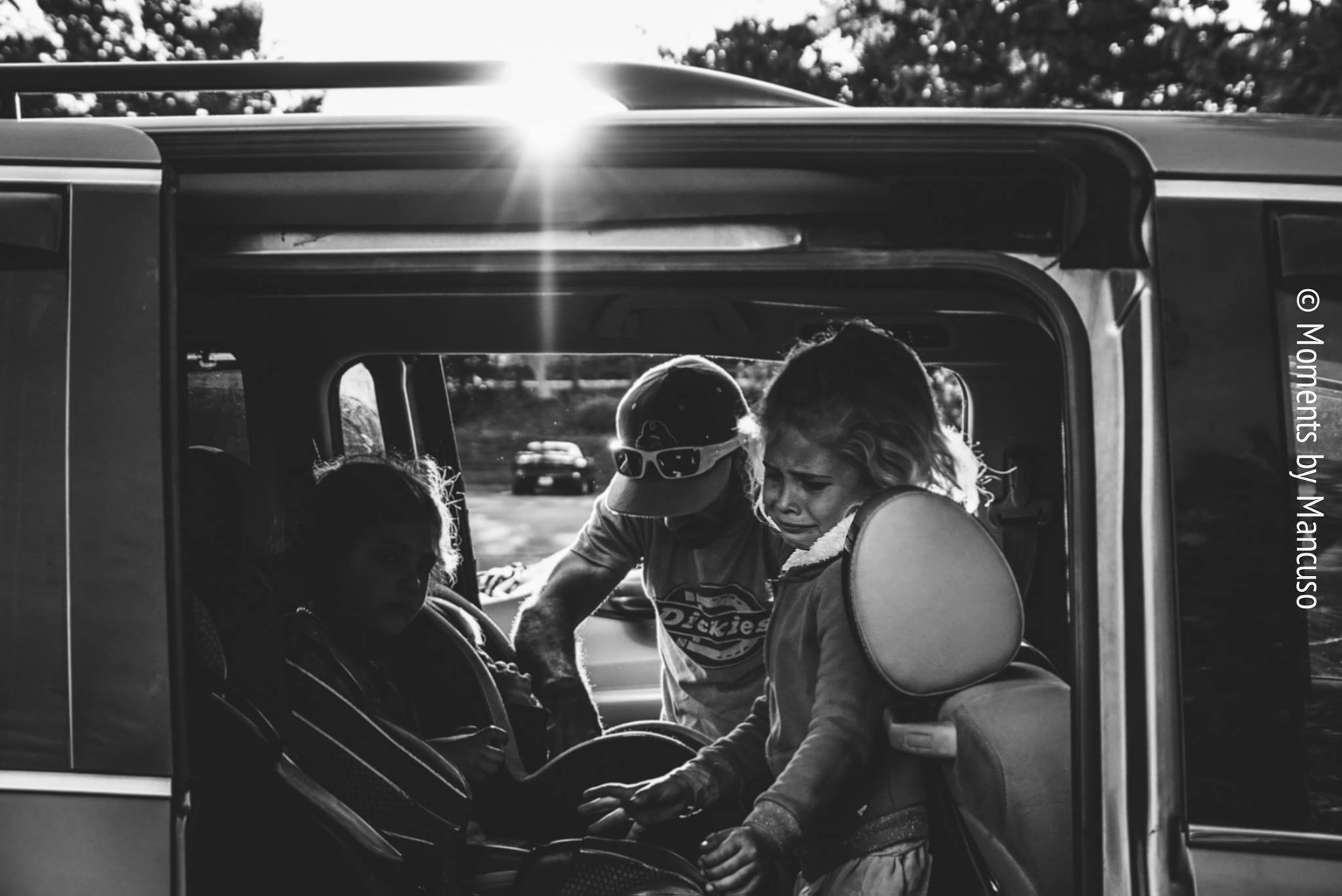 girl doesn't want to get in carseat - documentary family photography