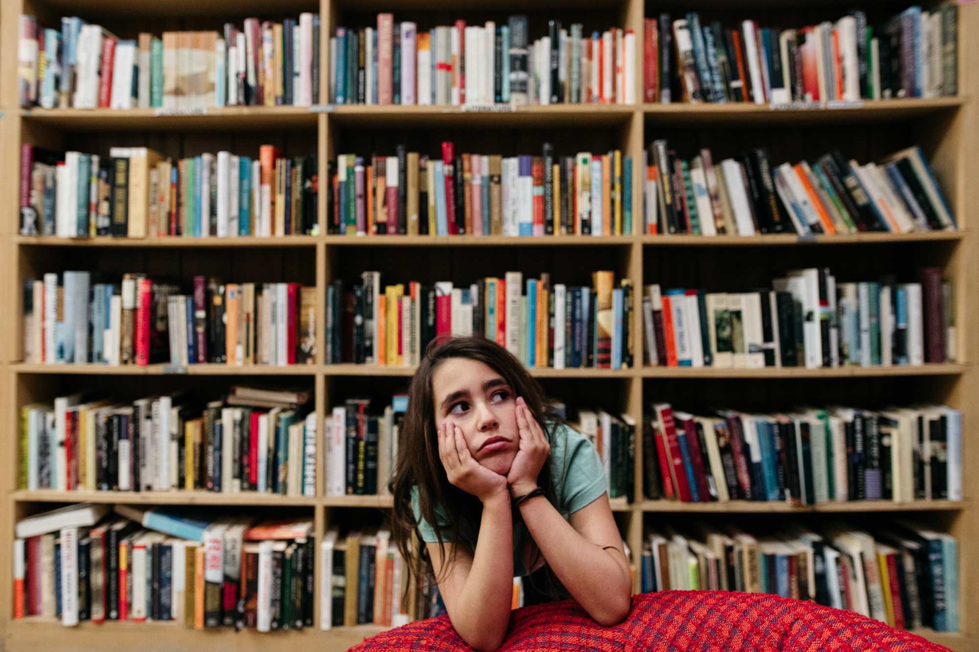 girl in library - Documentary Family Photography