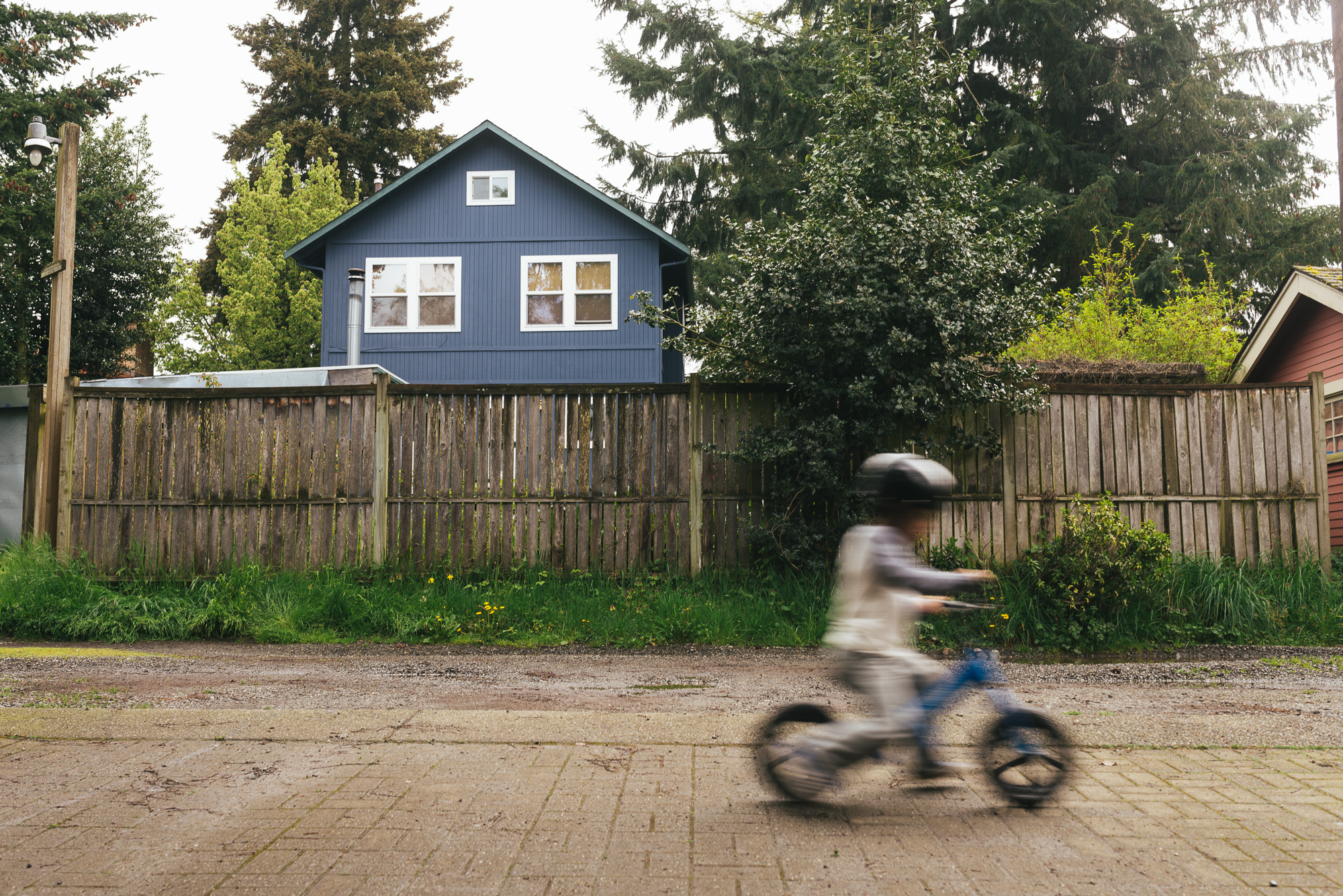 kids speeds on bike - documentary family photography