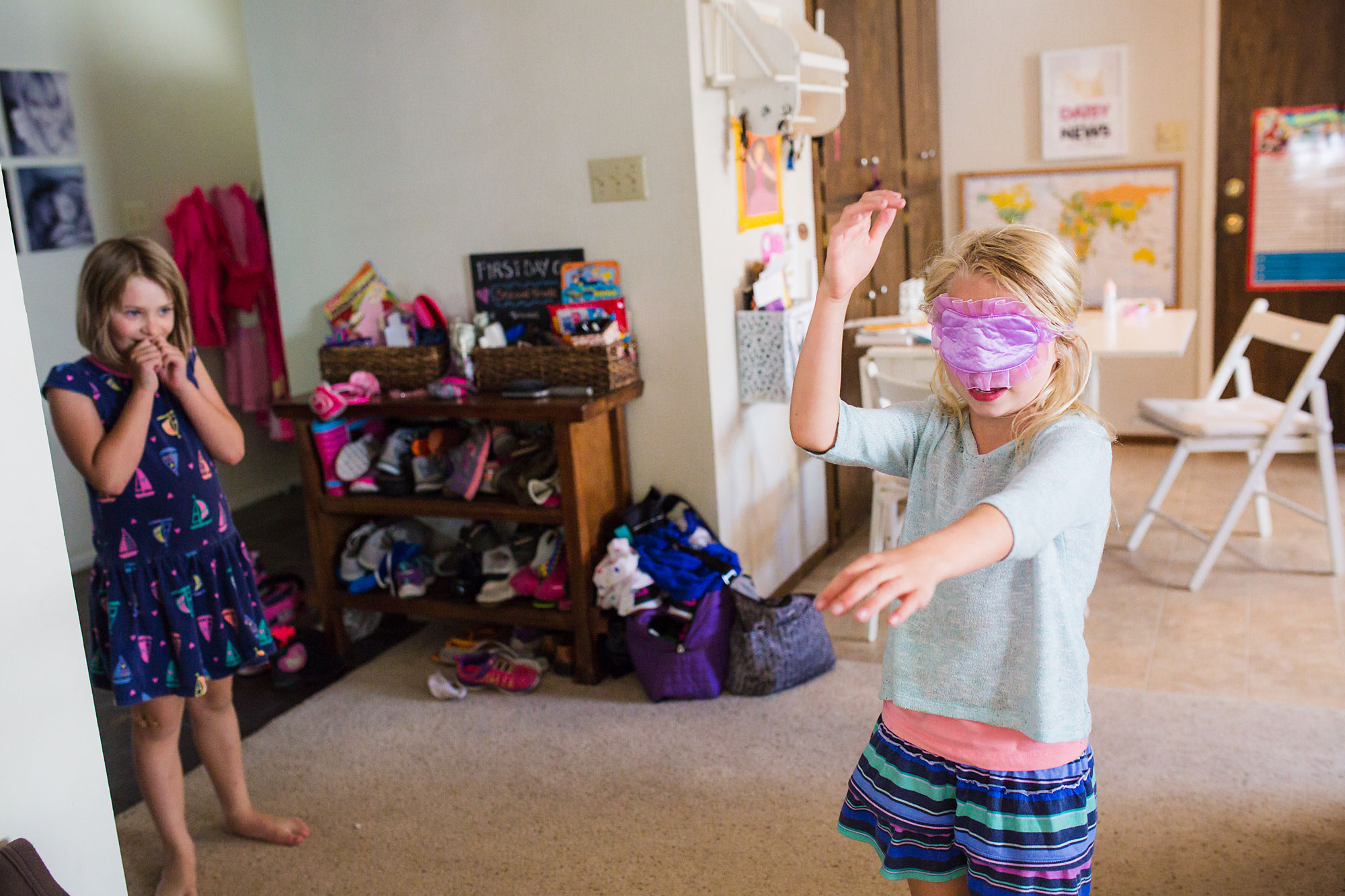girls play game with blindfold - Documentary Family Photography