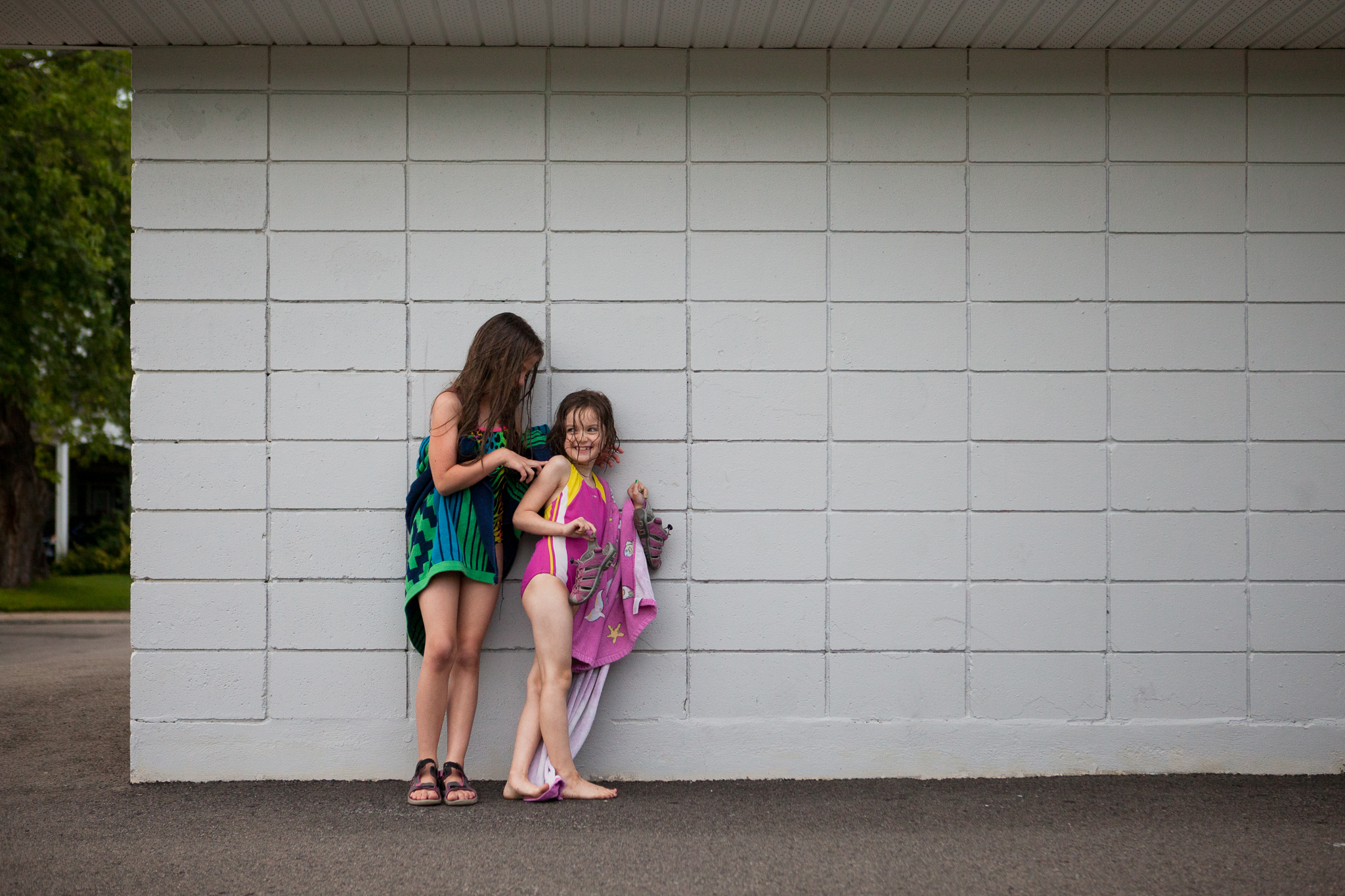 girls with beach towels - Documentary Family Photography