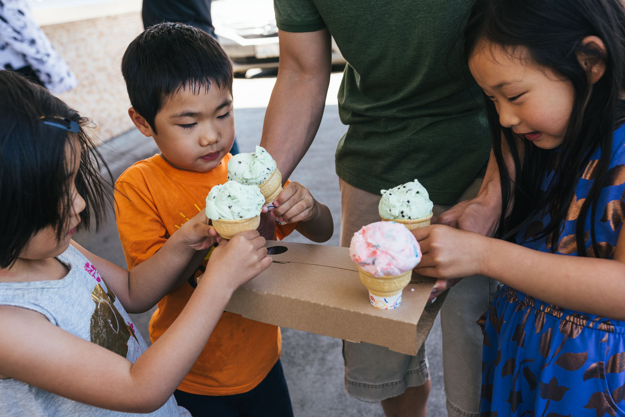 kids with ice cream - Documentary Family Photography