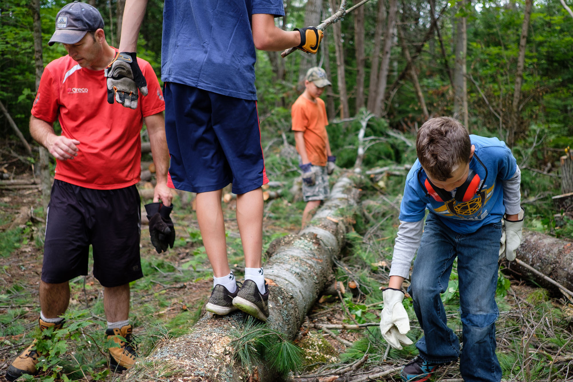 kids on log - documentary family photography