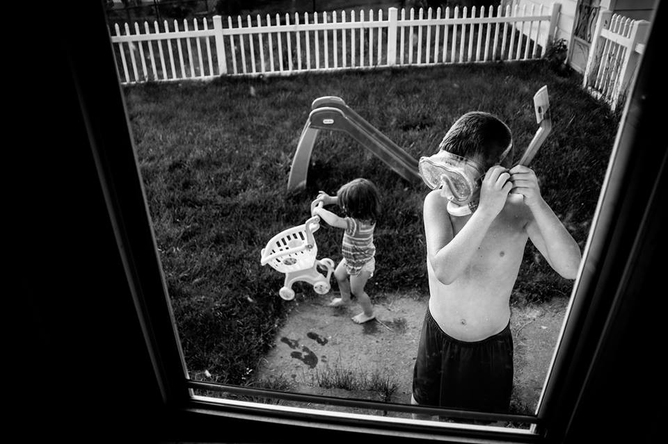 kids play in backyard - documentary family photography