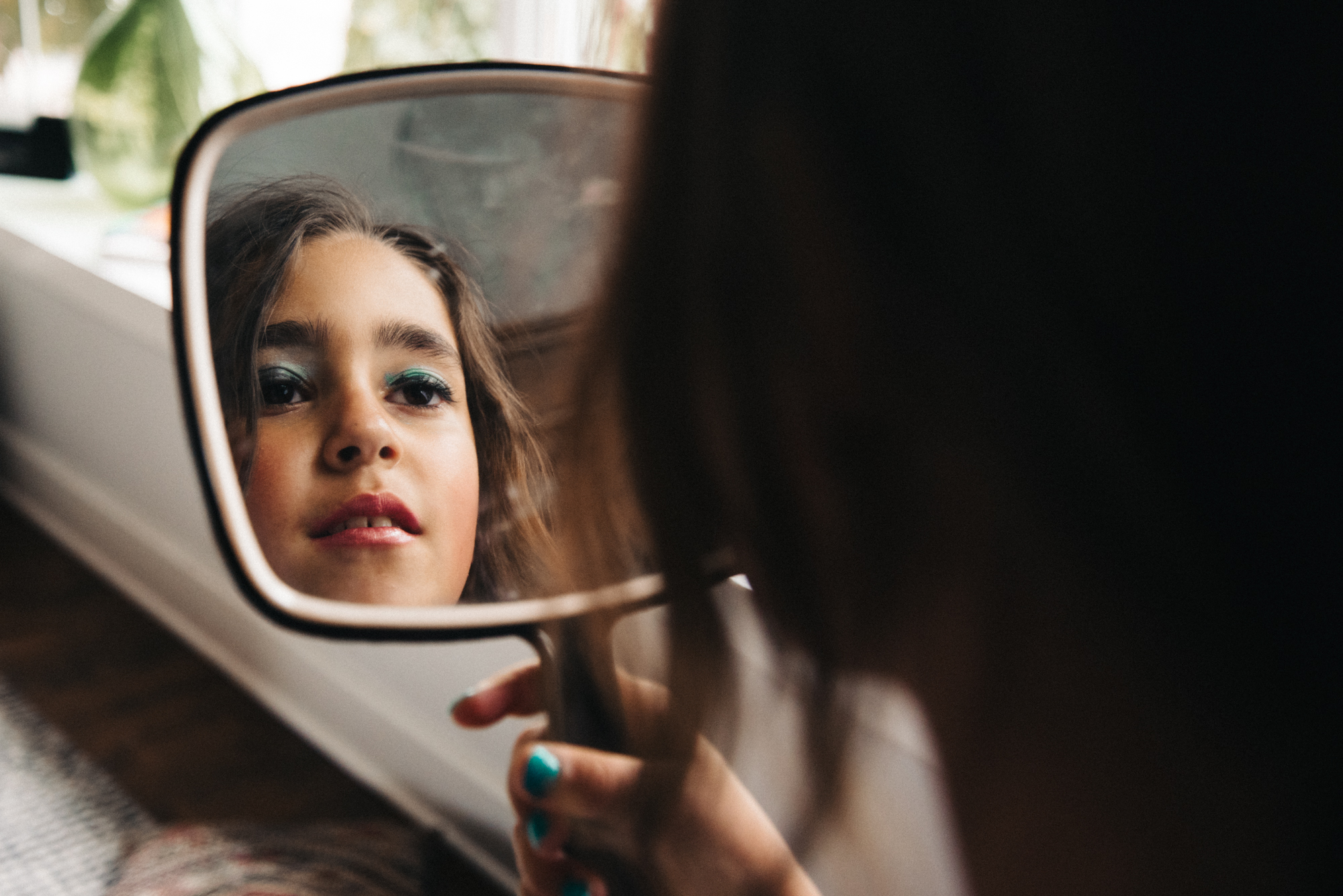 girl looking in mirror - documentary family photography