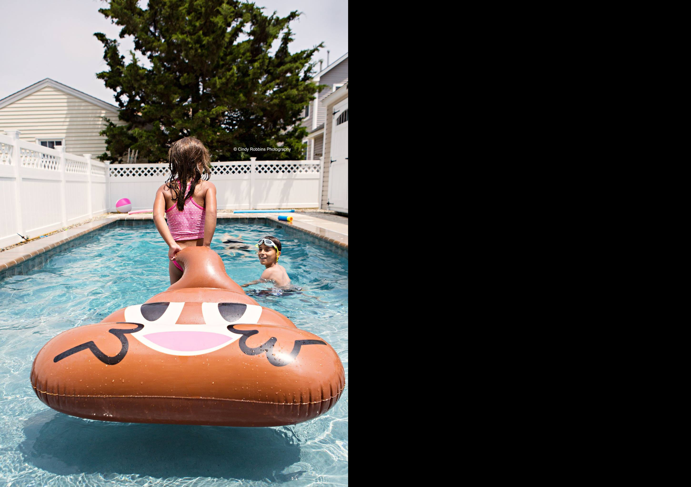 girl with emoji pool toy - documentary family photography