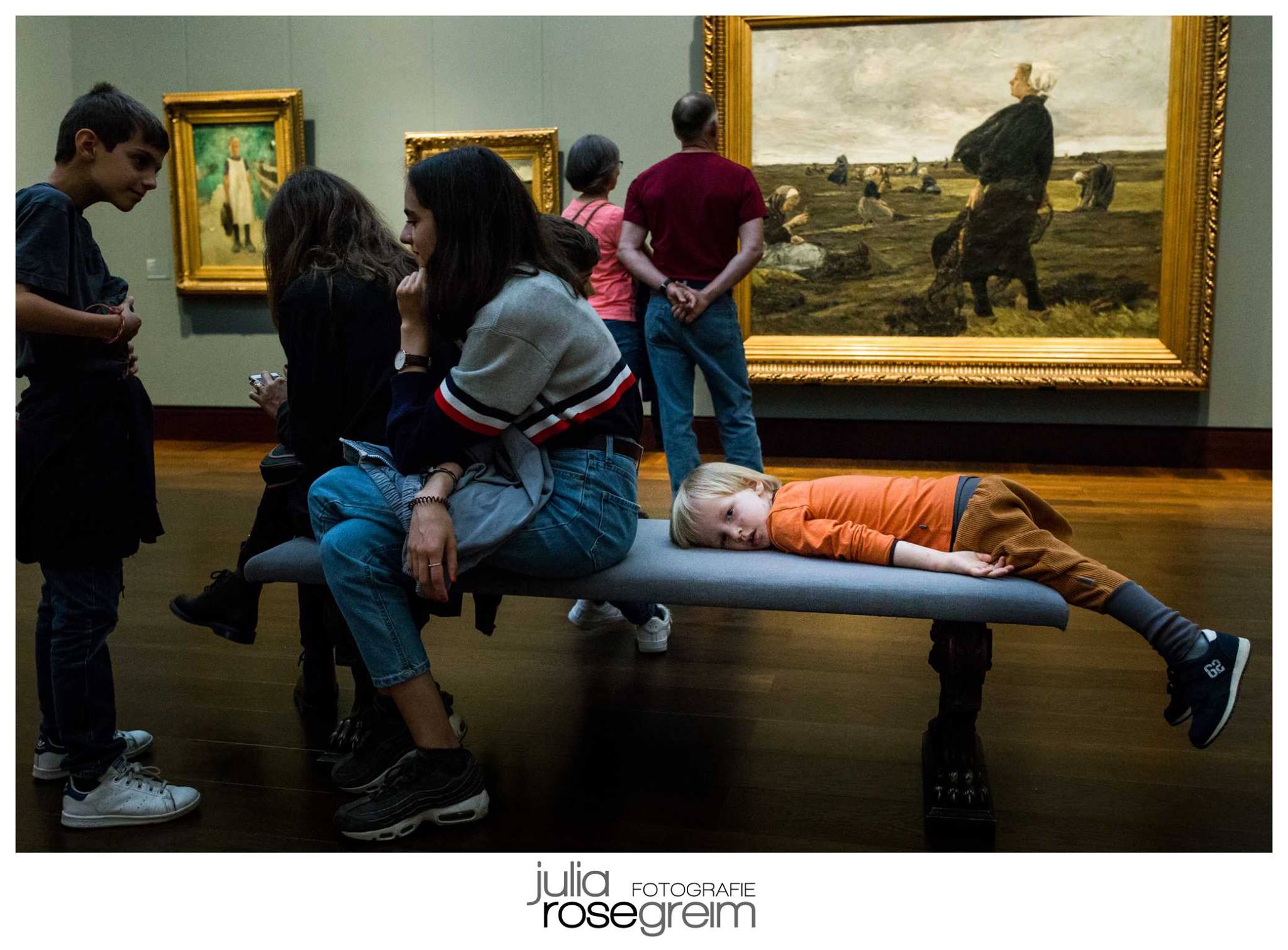 kid bored at museum - Documentary Family Photography