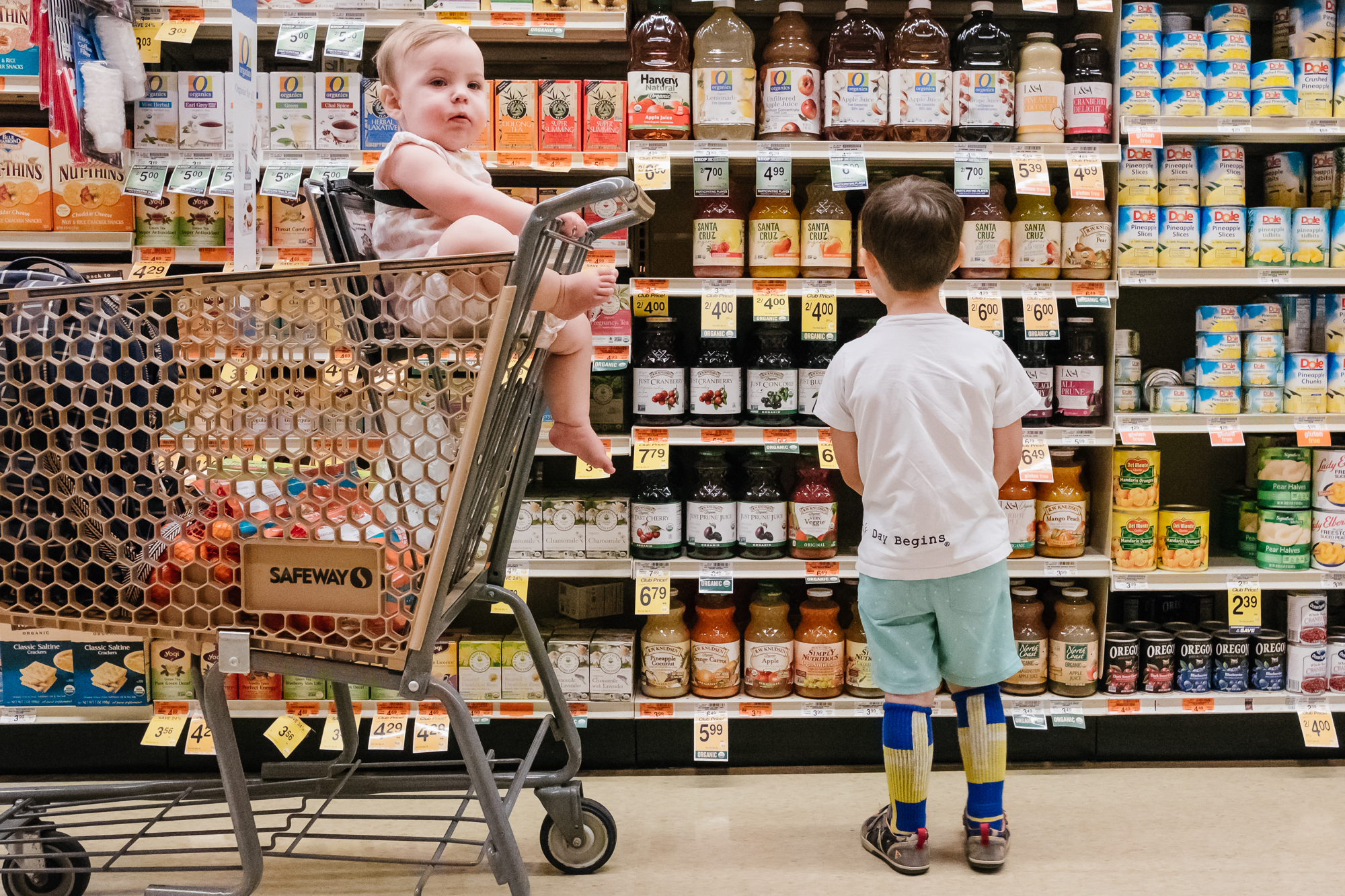 kids at grocery store - documentary family photography