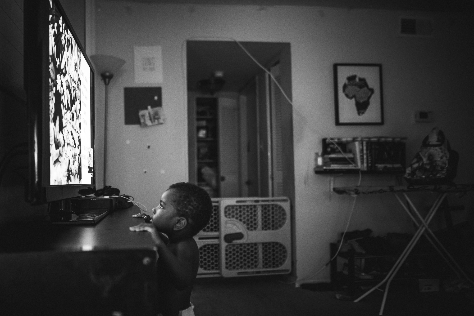 boy watching TV - Documentary Family Photography