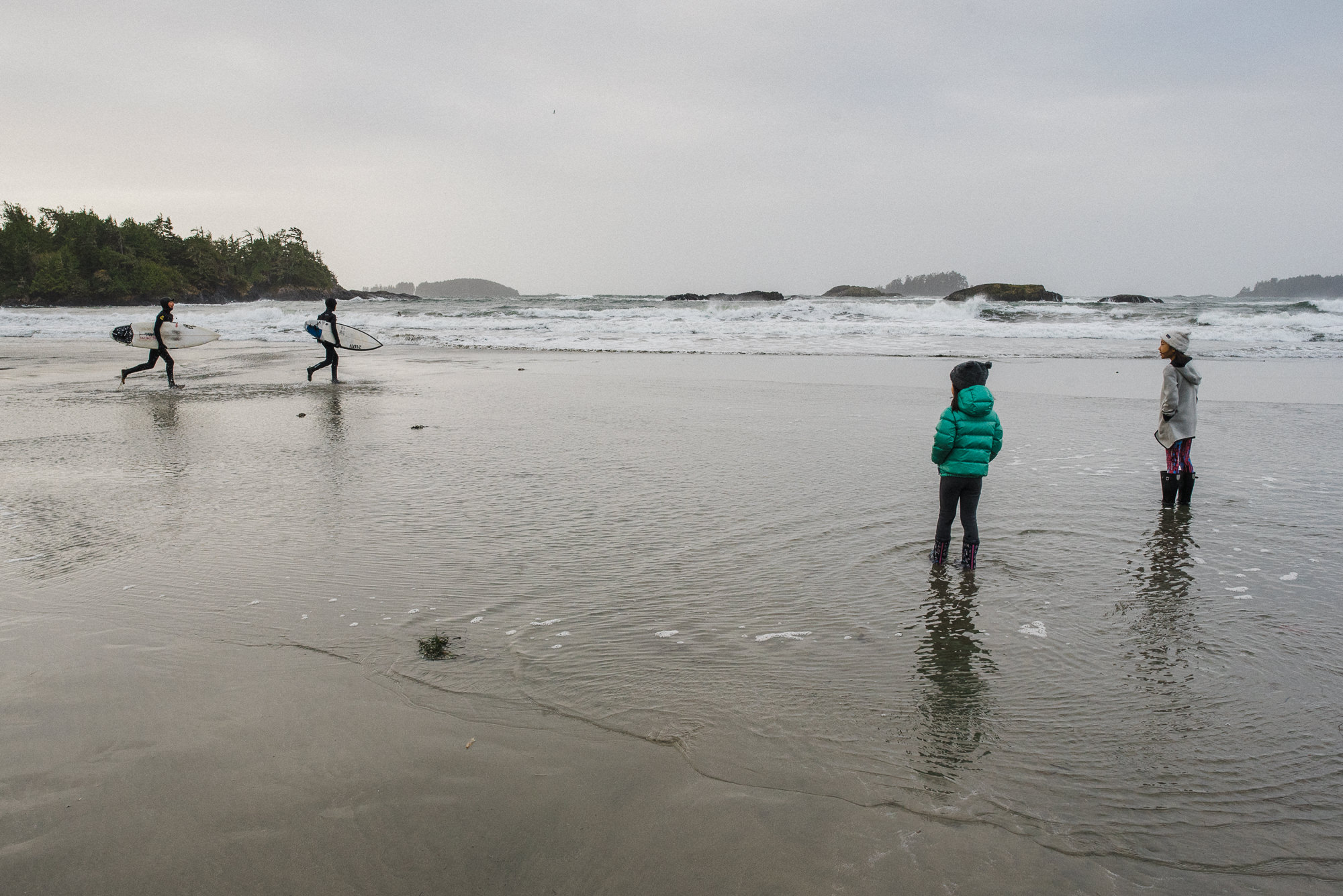 kids on beach - documentary family photography
