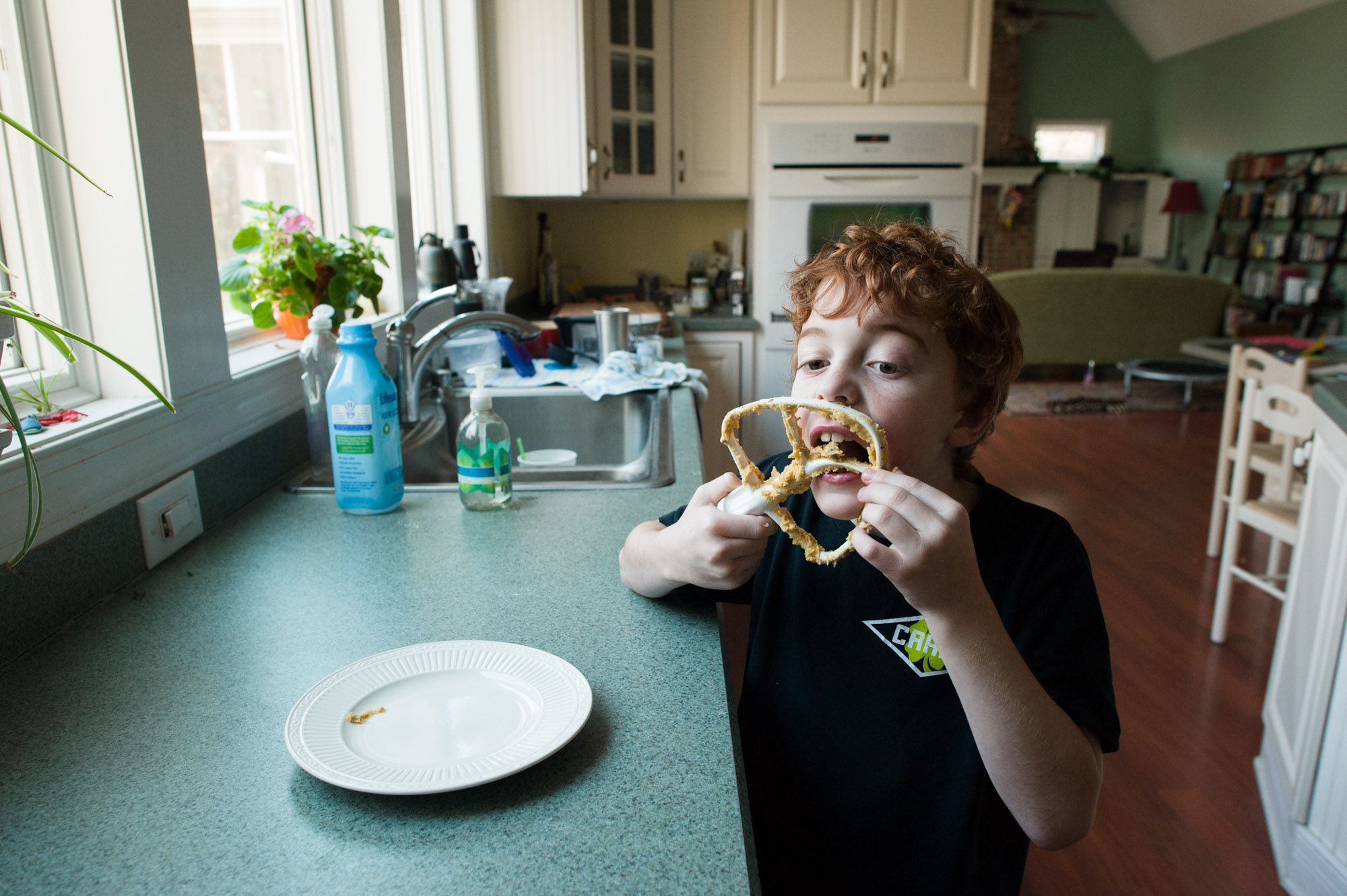 boy licking beater - Documentary Family Photography