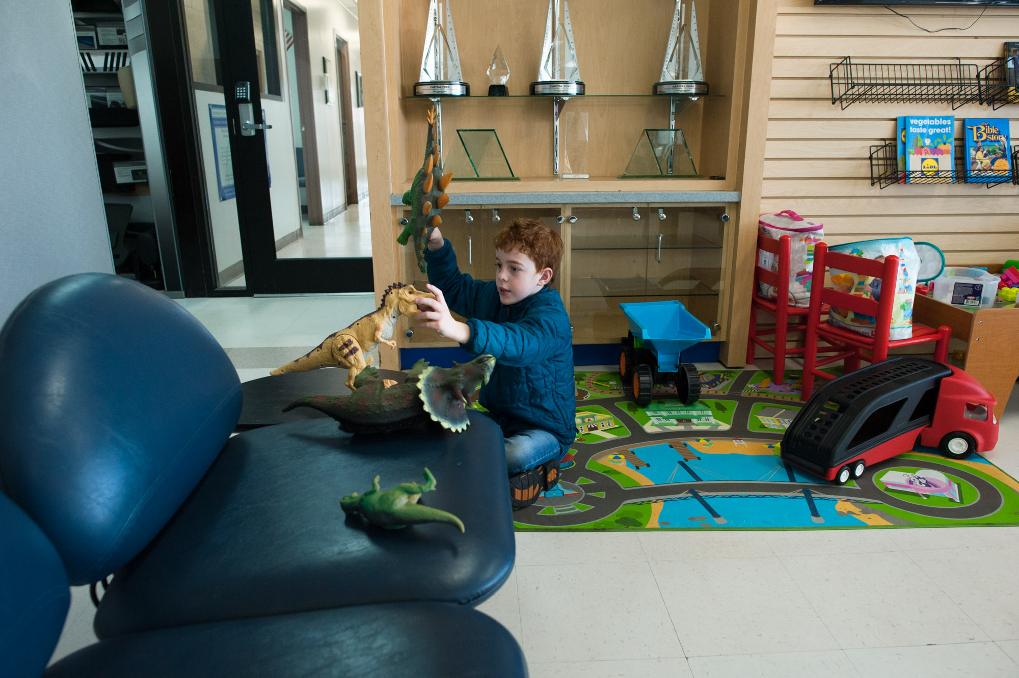 boy playing with dinosaurs - documentary family photography