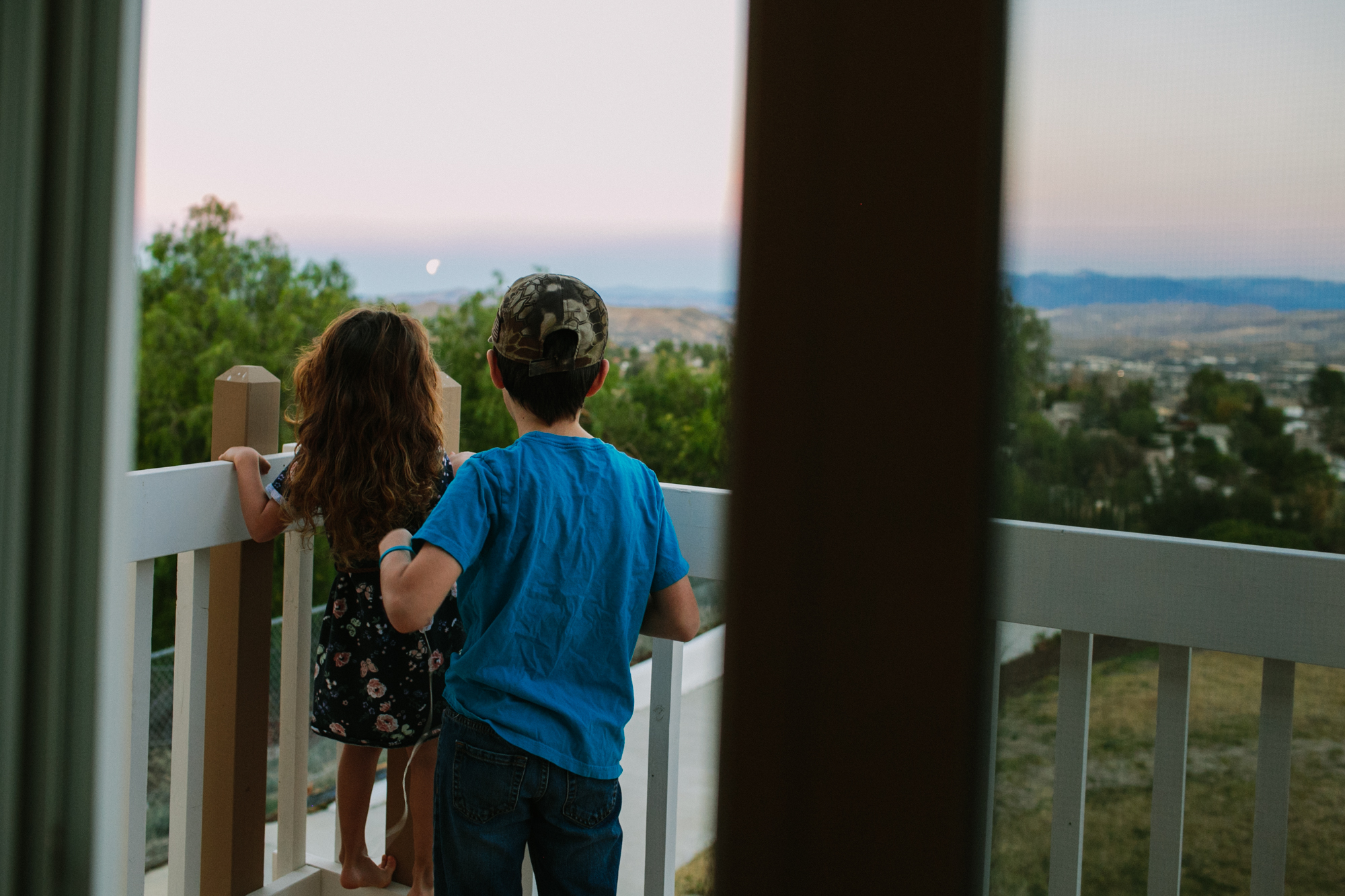 kids on balcony - documentary family photography