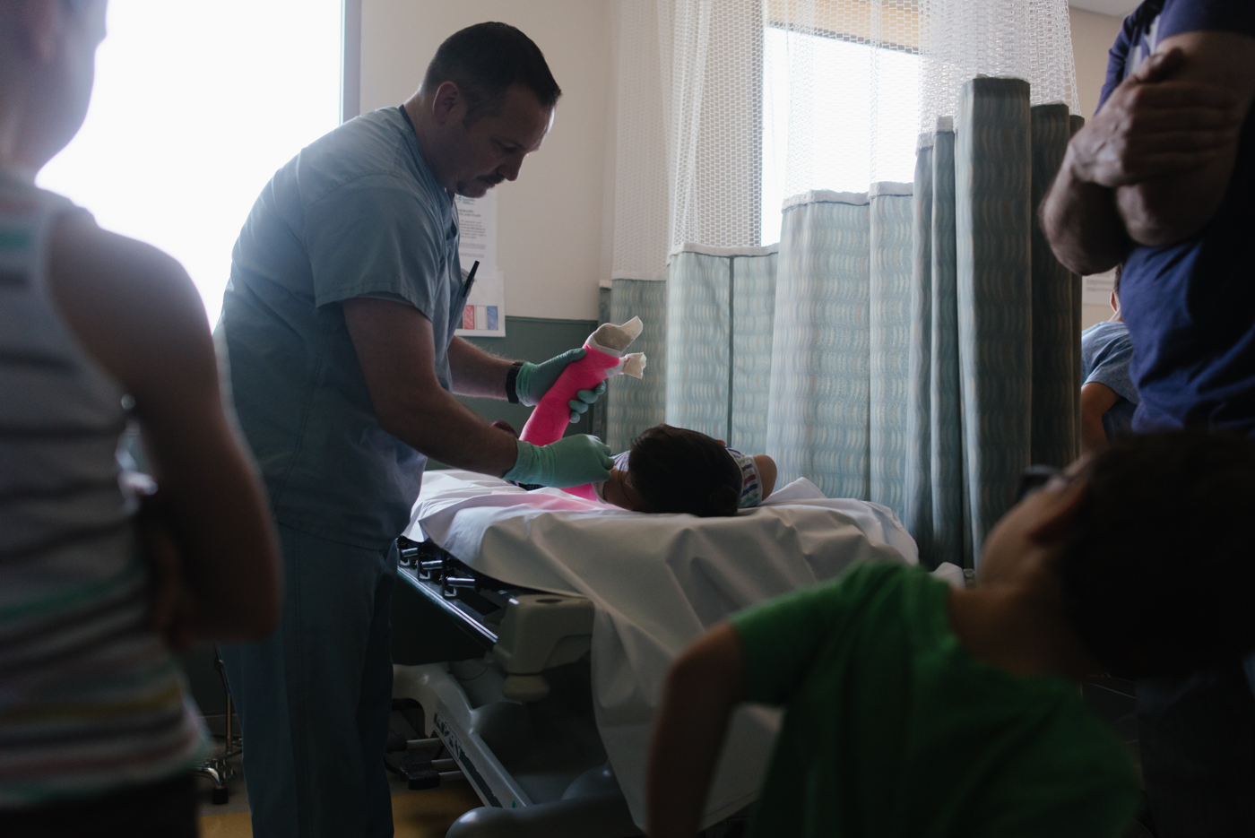 kid getting cast in hospital - Documentary Family Photography