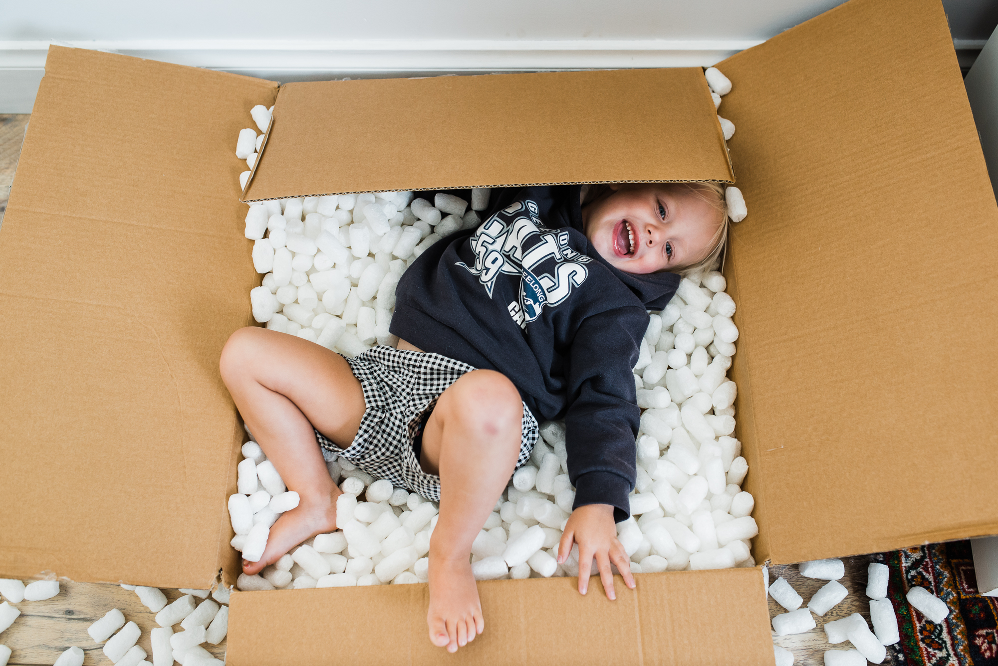 kid in shipping box - documentary family photography