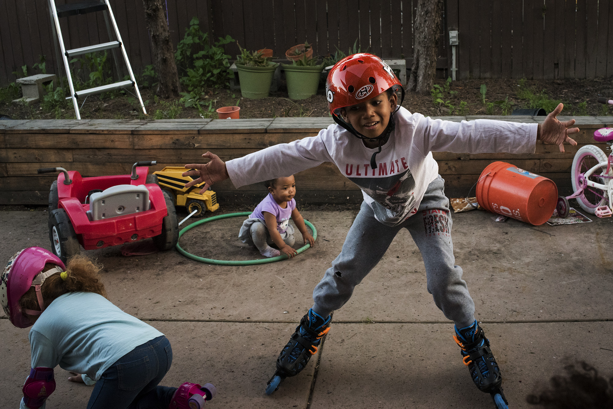 girl on inline skates - Documentary Family Photography