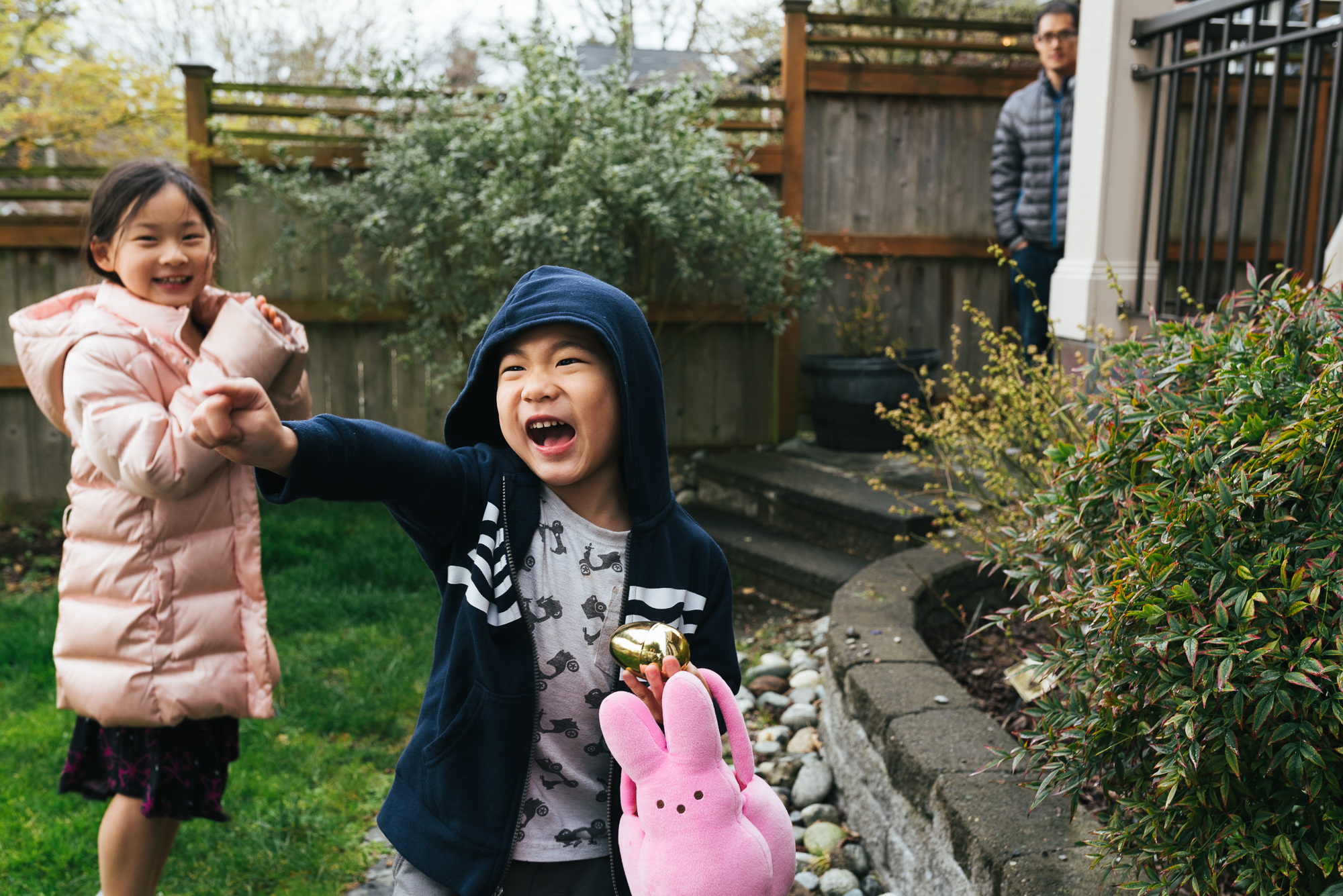 boy finds easter egg - Documentary Family Photography