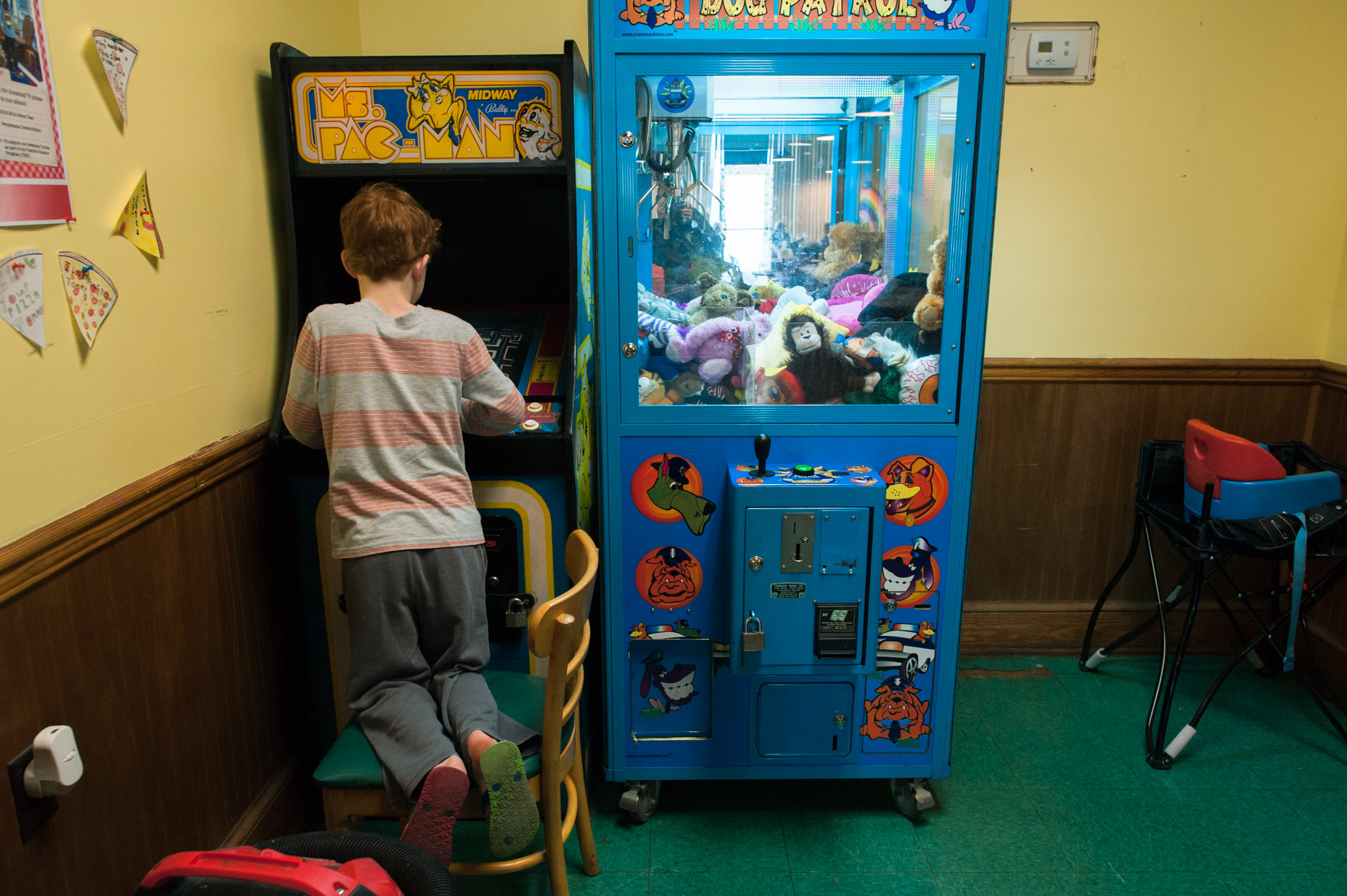 boy at arcade game - Documentary Family Photography