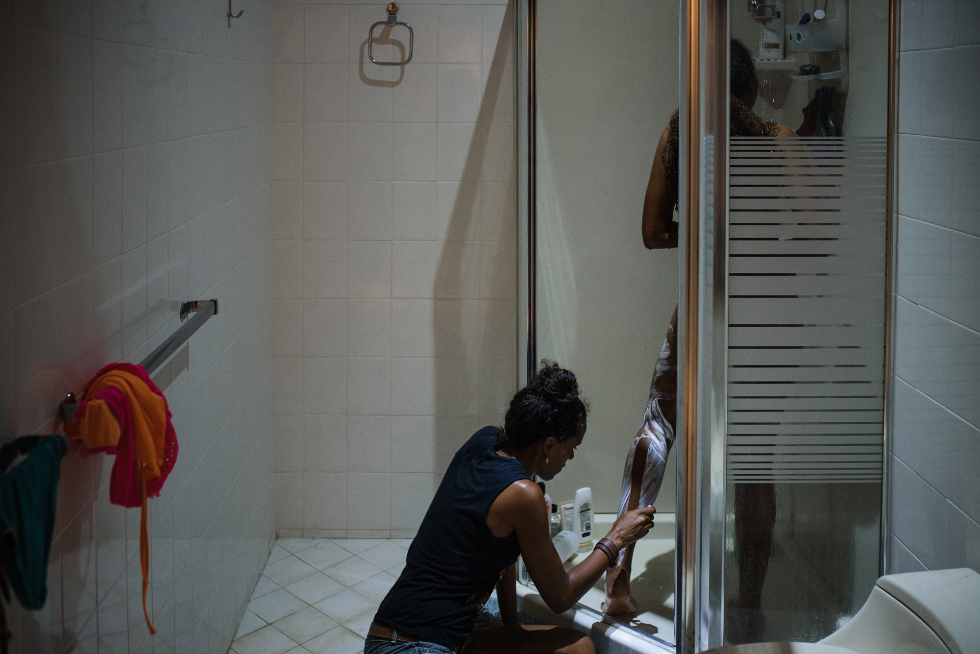 shaving legs - documentary family photography