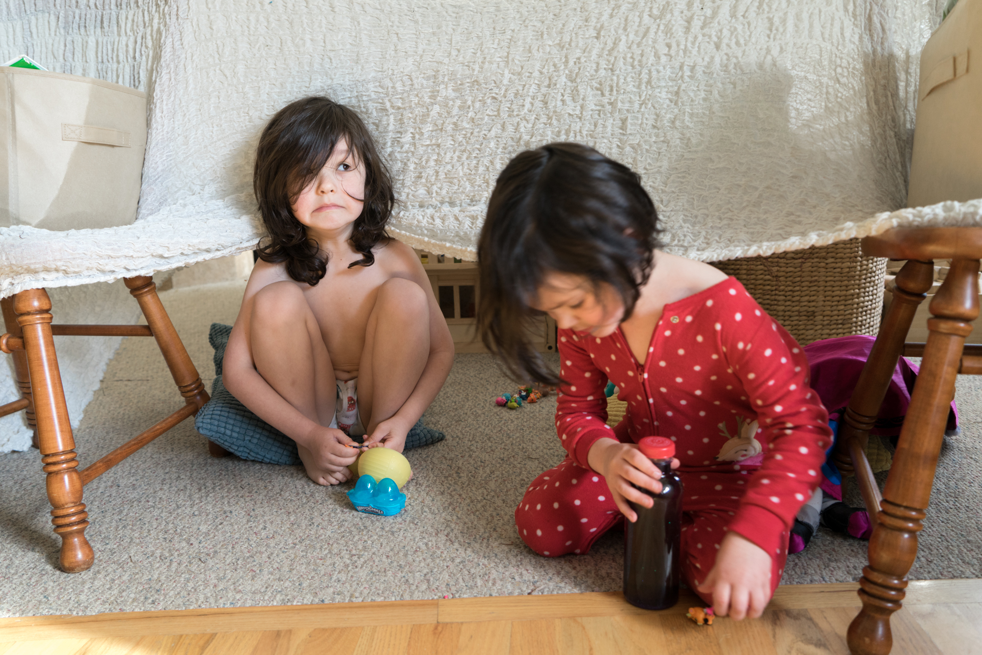 kids in furniture fort - documentary family photography